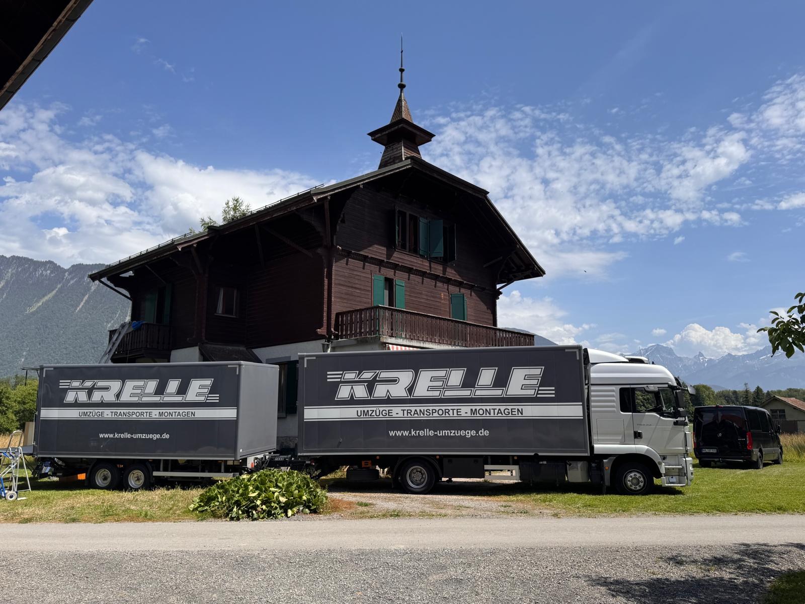 Krelle Umzüge Fuhrpark vor Schweizer Alpenchalet